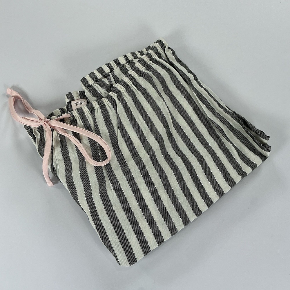 Victoria's Secret Women's Pajama Top Pants Striped Metallic Silver Large Short - Picture 15 of 16